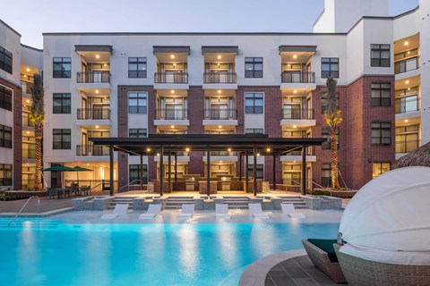 swimming pool at Tinsley on the Park apartments