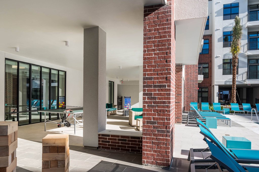 outdoor lounging area at Tinsley on the Park apartments