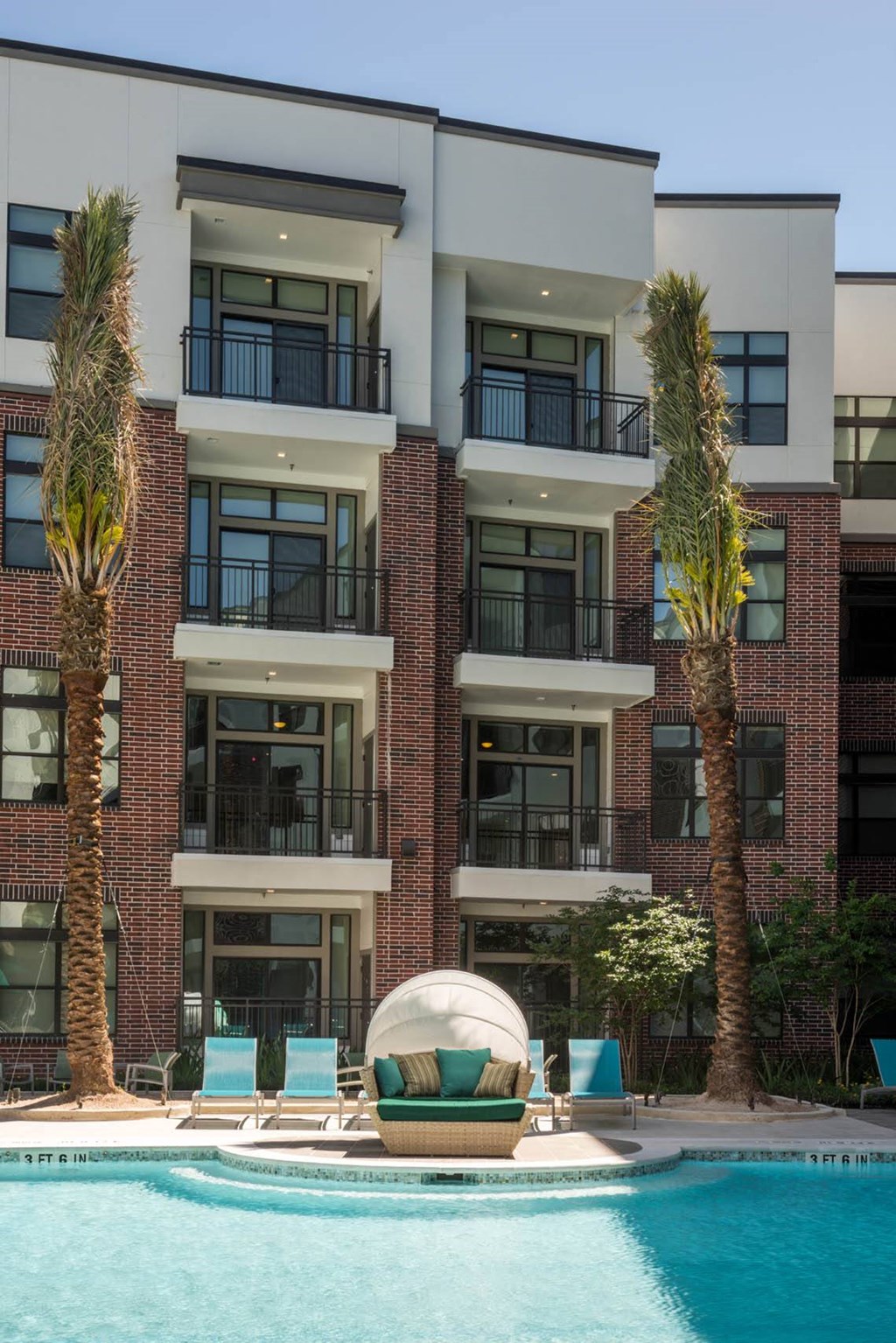 swimming pool at Tinsley on the Park apartments