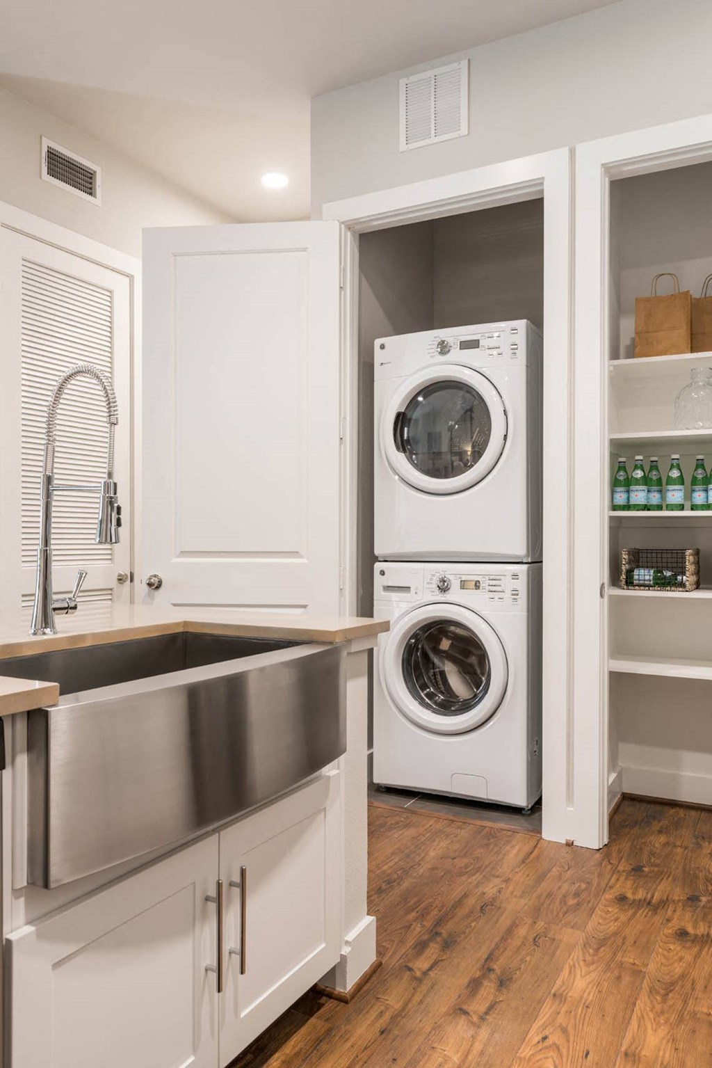 laundry room at Tinsley on the Park apartments