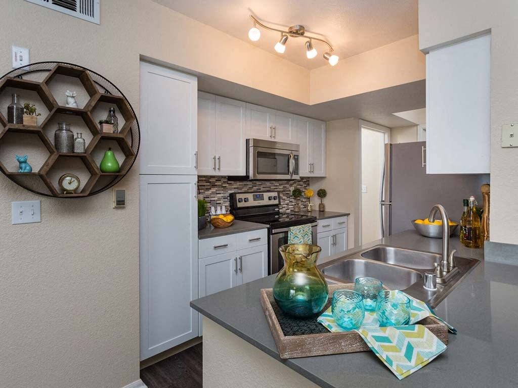 Kitchen at Dakota Ridge Apartments, Littleton