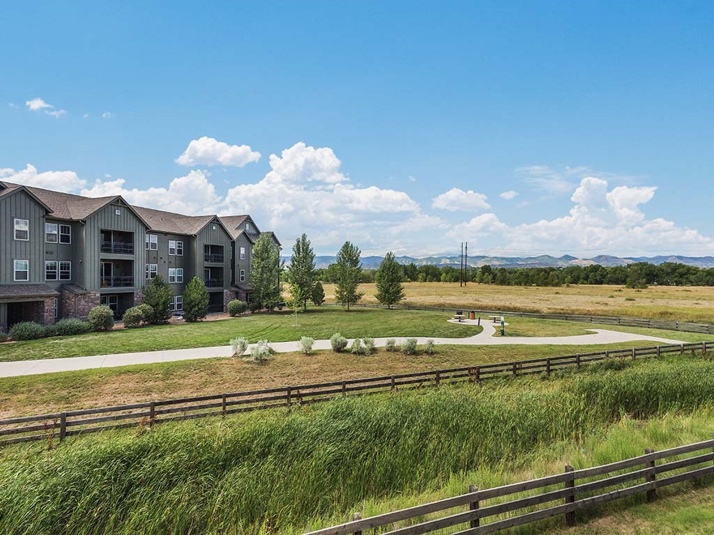 Exterior Green Space at Berkshire Aspen Grove Apartments, Littleton, CO