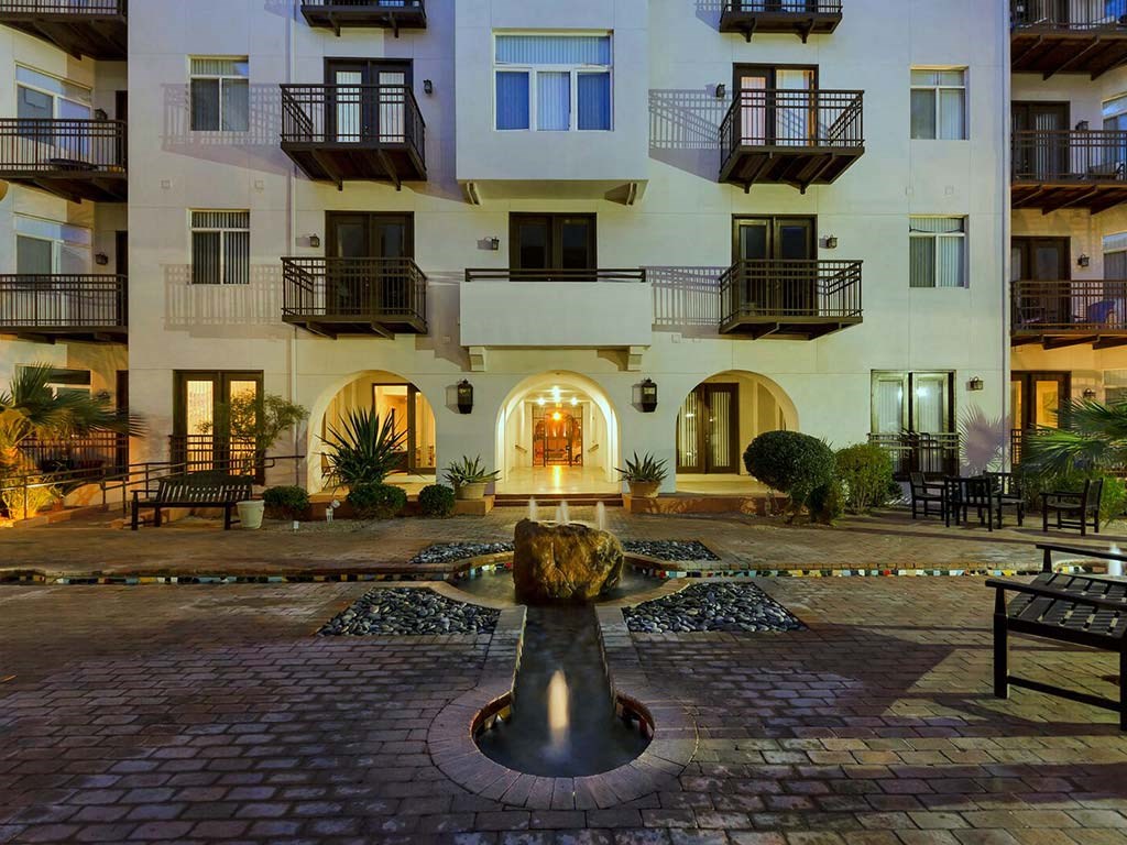 Common area courtyard at Roosevelt Square Apartments, Phoenix, AZ