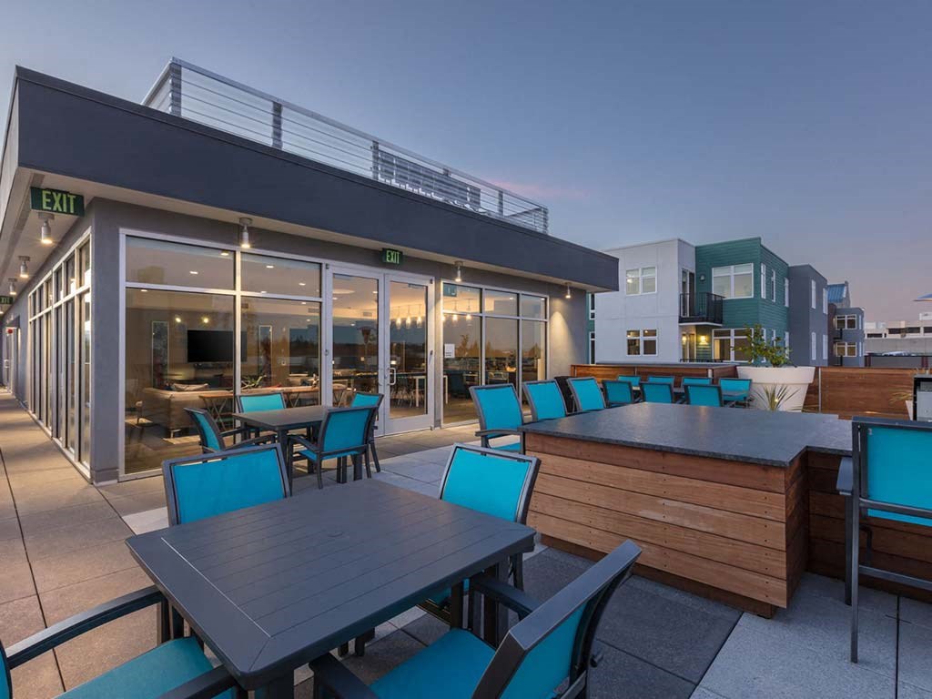 Common area rooftop deck table and chairs at Lyric, Walnut Creek, 94596