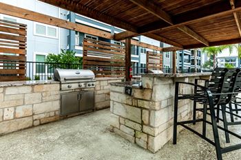 Community Grilling Station at Luxe Creekside, New Braunfels