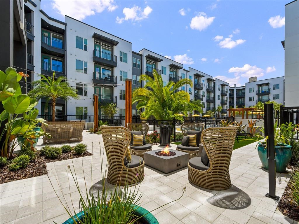 Outdoor courtyard with fire pit at Berkshire Winter Park, Winter Park, Florida