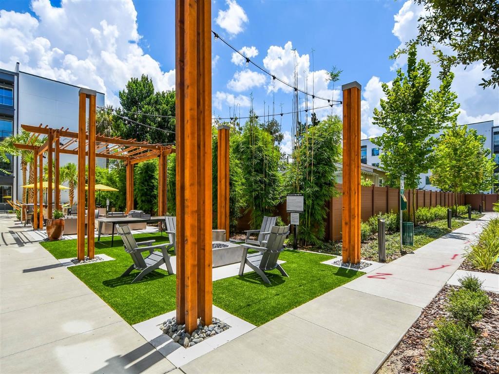 Outdoor firepit and fire table at Berkshire Winter Park, Florida