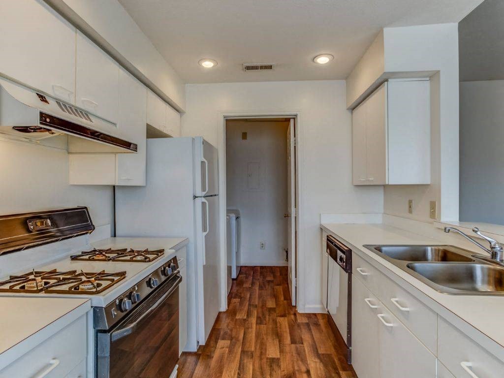 Spacious kitchen Kensington Grove apartments Westerville, Oh