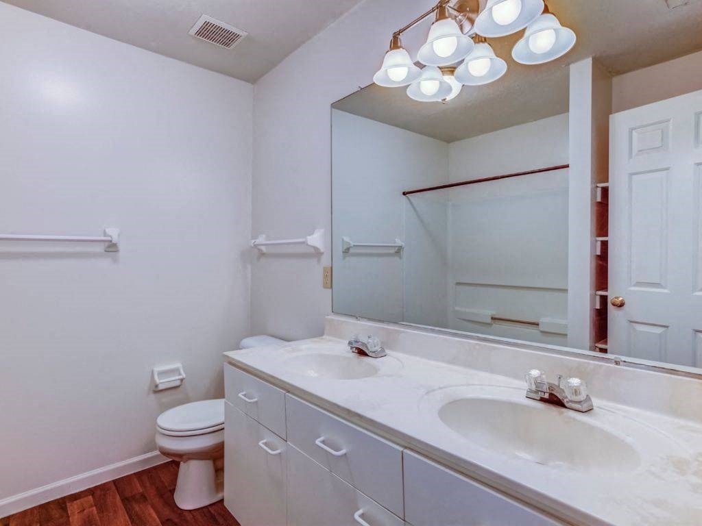 Bathroom Kensington Grove apartments Westerville, Oh