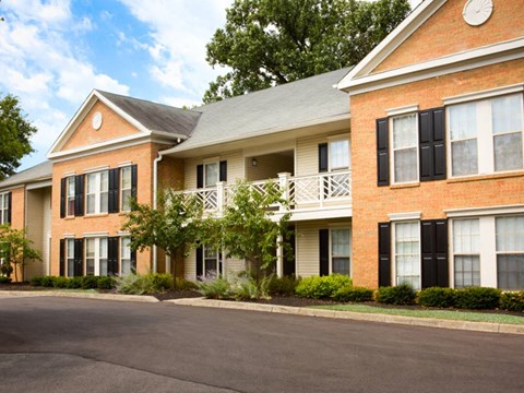 Exterior building view Kensington Grove apartments Ohio 43081