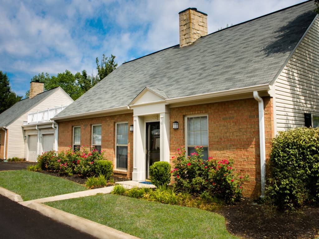 Building view Kensington Grove apartments Westerville, Oh