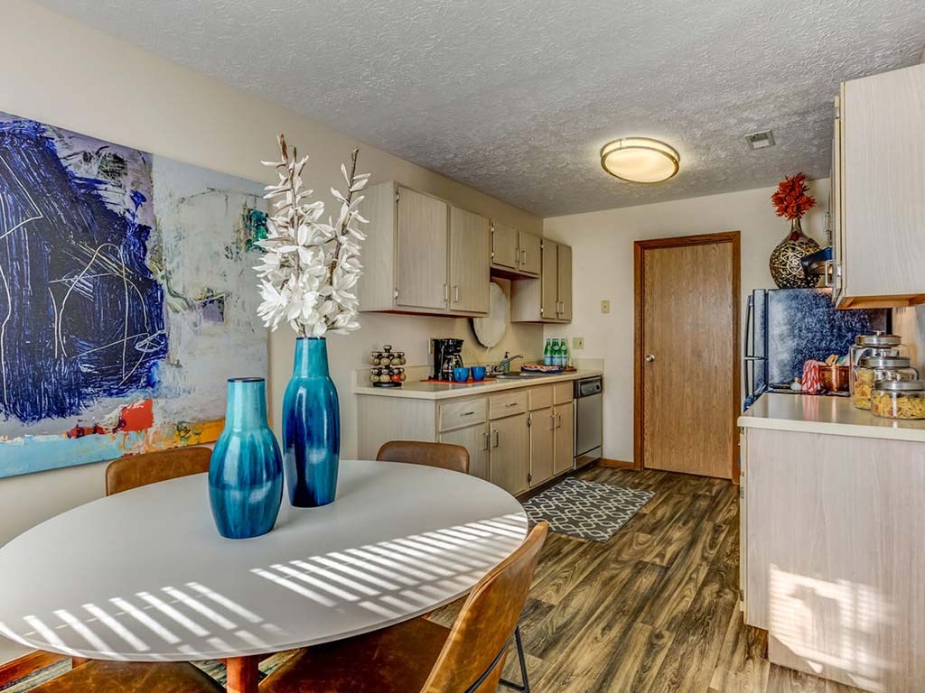 Dining and Kitchen at Bedford Commons Apartments & Heathermoor Apartments, Columbus, OH, 43235