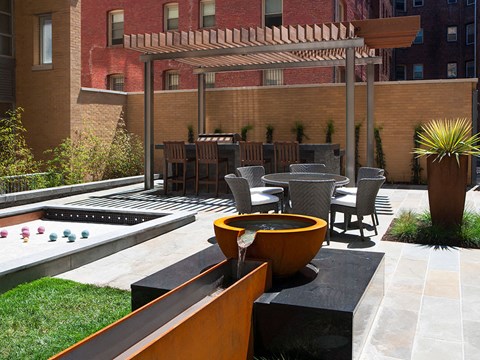 courtyard at Highland Park apartments
