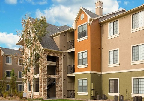 exterior view of Retreat Westminster Center apartments 6969 W 90th Ave., Westminster, CO 80021