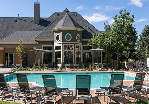 swimming pool at Retreat Westminster Center apartments