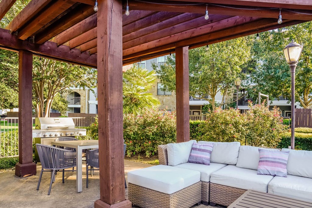 Palm Valley apartments outdoor living area with comfortable seating