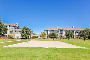 Palm Valley apartments sand volleyball - Photo Gallery 4