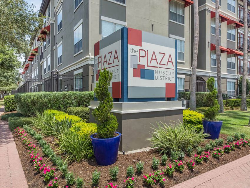 Exterior View at The Plaza Museum District, Houston, 77004 - Photo Gallery 1