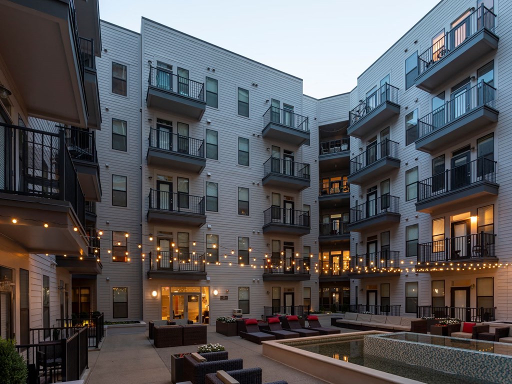 courtyard near Vanderbilt at Artisan on 18th, Nashville
