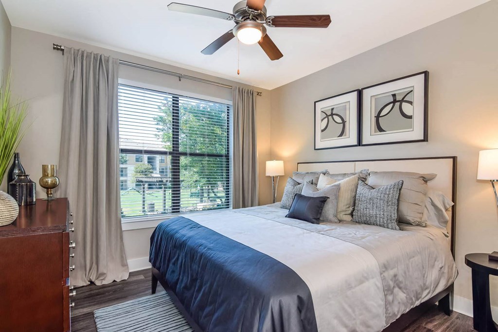 Terrastone Travesia bedroom with ceiling fan