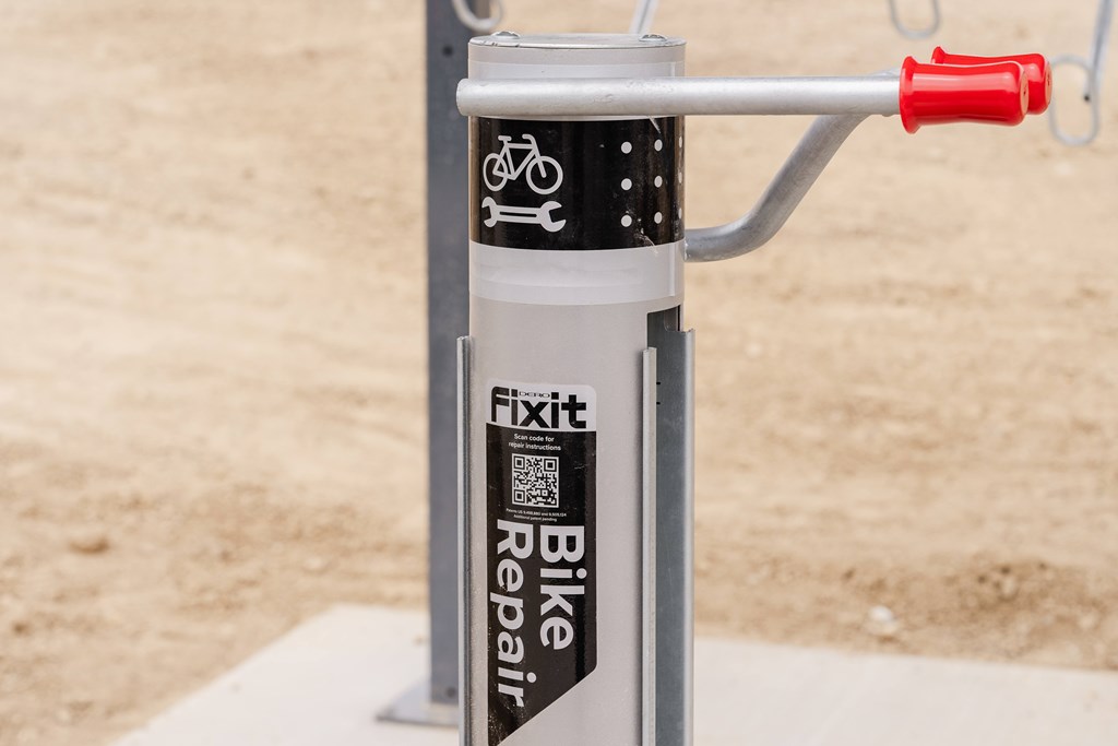 A bike repair kit is attached to a bike handlebar.