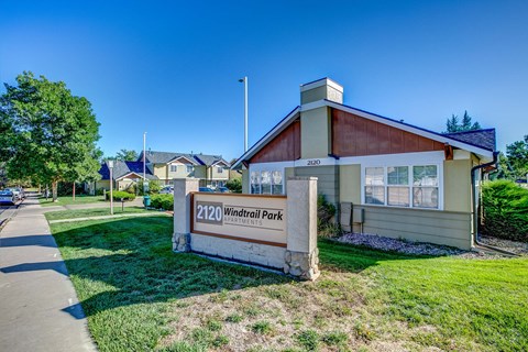 the park at 1200 woodland office sign