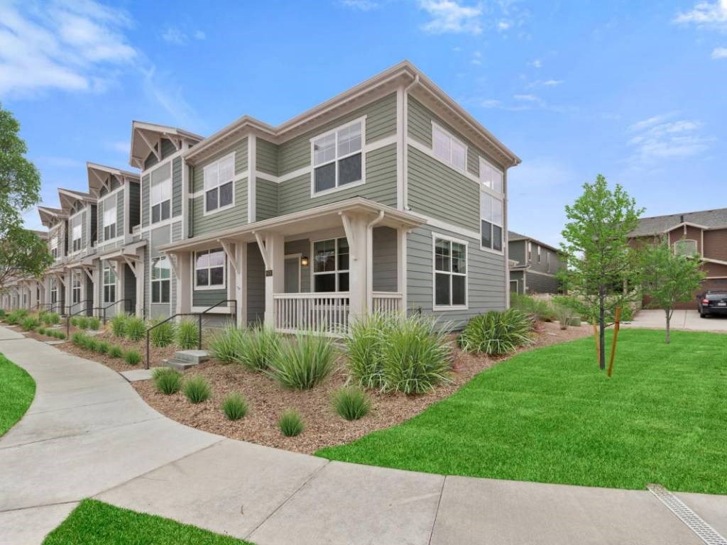 Green Space Walking Trails at Belle Creek Commons, Henderson, CO, 80640