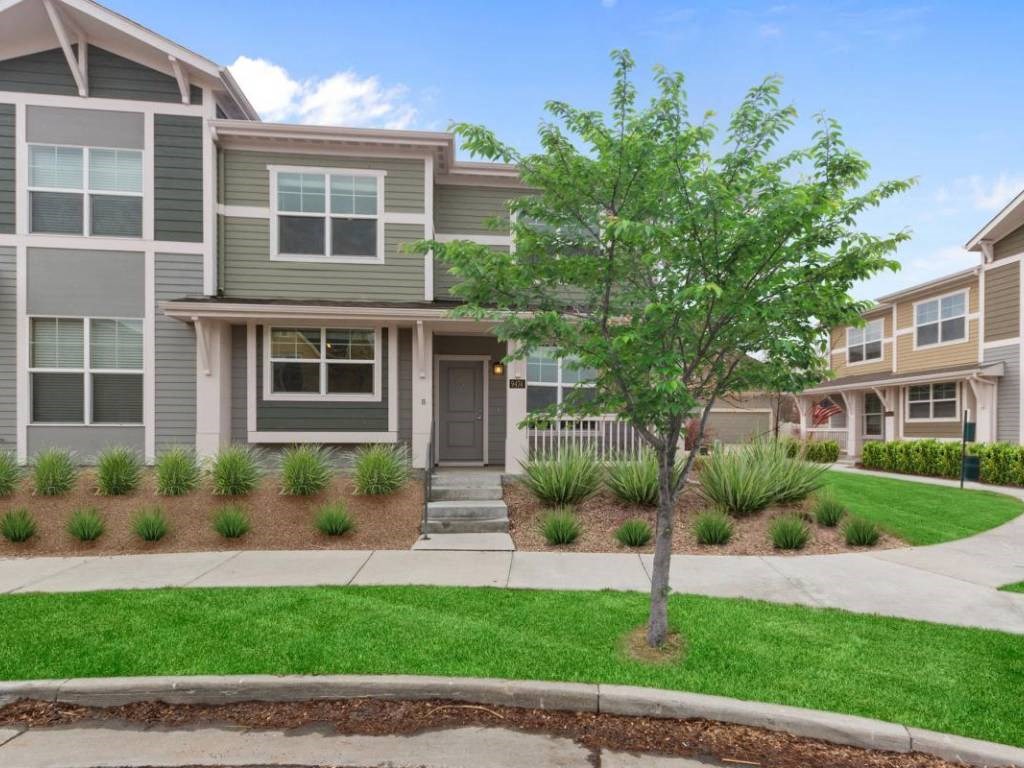 Courtyard Garden Space at Belle Creek Commons, Colorado, 80640