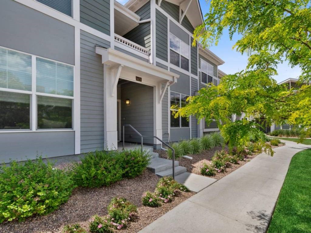 Courtyard Garden at Belle Creek Commons, Colorado