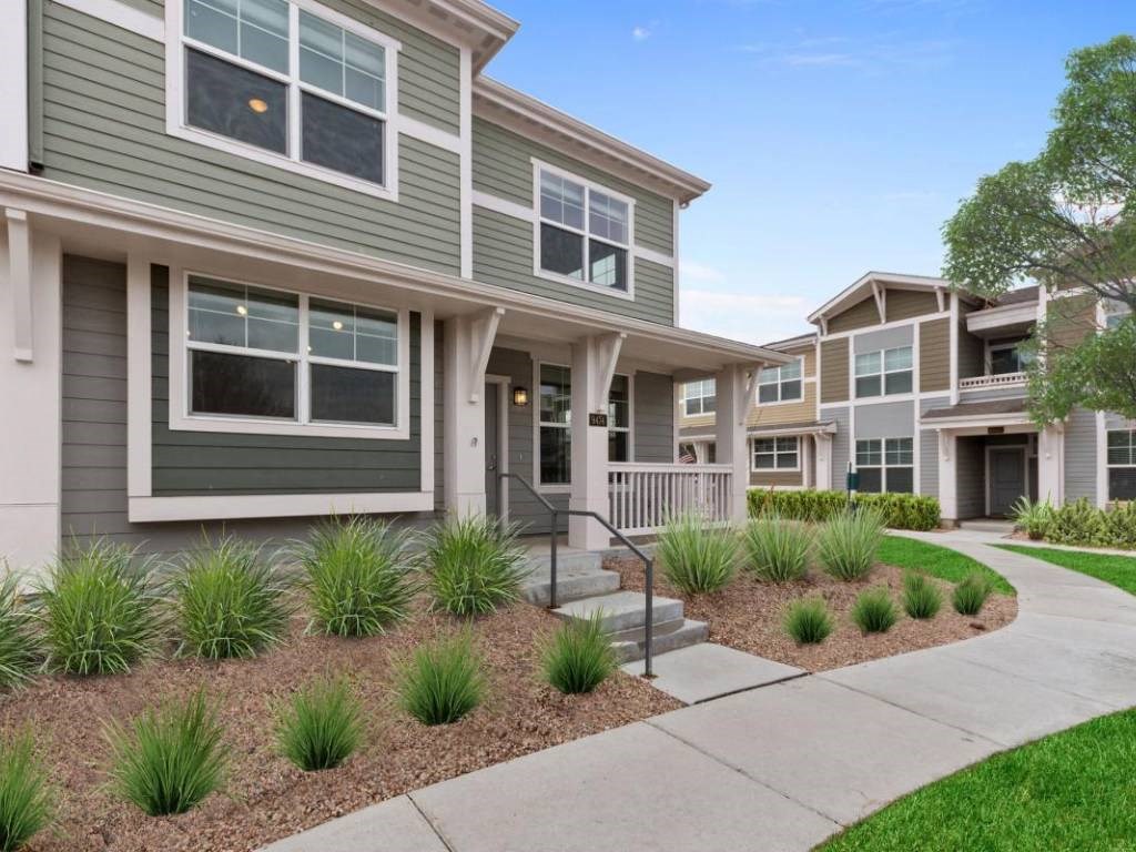Sun Porch Courtyard at Belle Creek Commons, Henderson