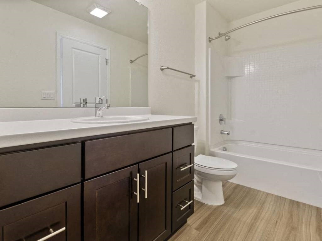 Bathroom With Bathtub at Belle Creek Commons, Henderson, 80640