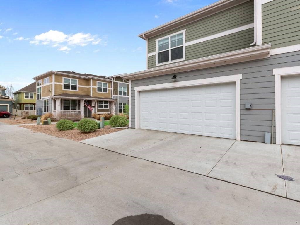 Universally Attached And Detached Garages at Belle Creek Commons, Henderson