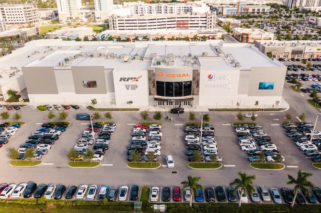 Large movie theater "Regal", featuring VIP, RPX, 4DX and ScreenX.