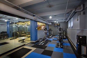 Fitness Center, elliptical, treadmill, weights - Photo Gallery 2