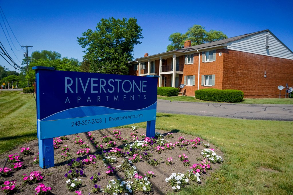 Riverstone Sign and Building