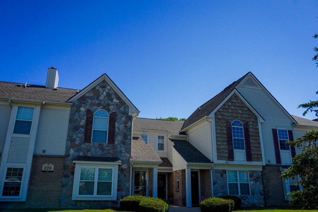 Brookwood Farms, exterior