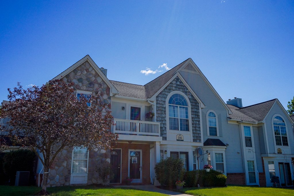 Brookwood Farms, exterior
