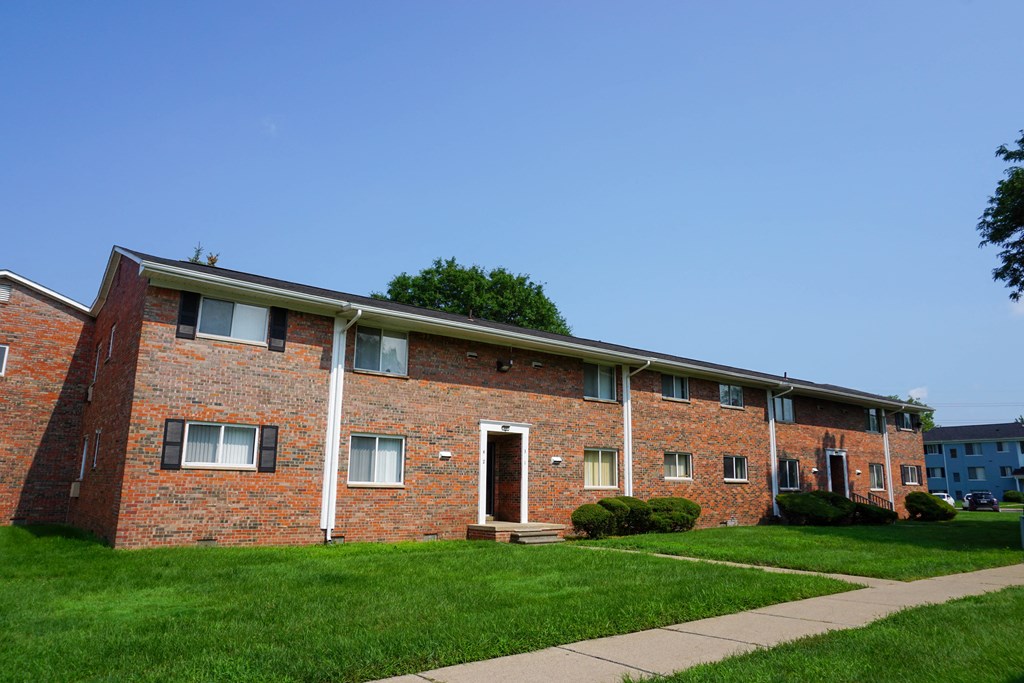 Gale Gardens apartment building with landscaping