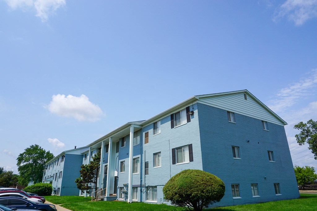 Gale Gardens apartment building with landscaping