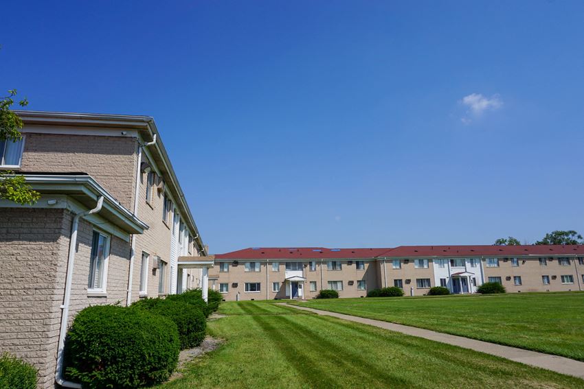 Warren Manor Apartments, 21516 Dequindre, Warren, MI RentCafe