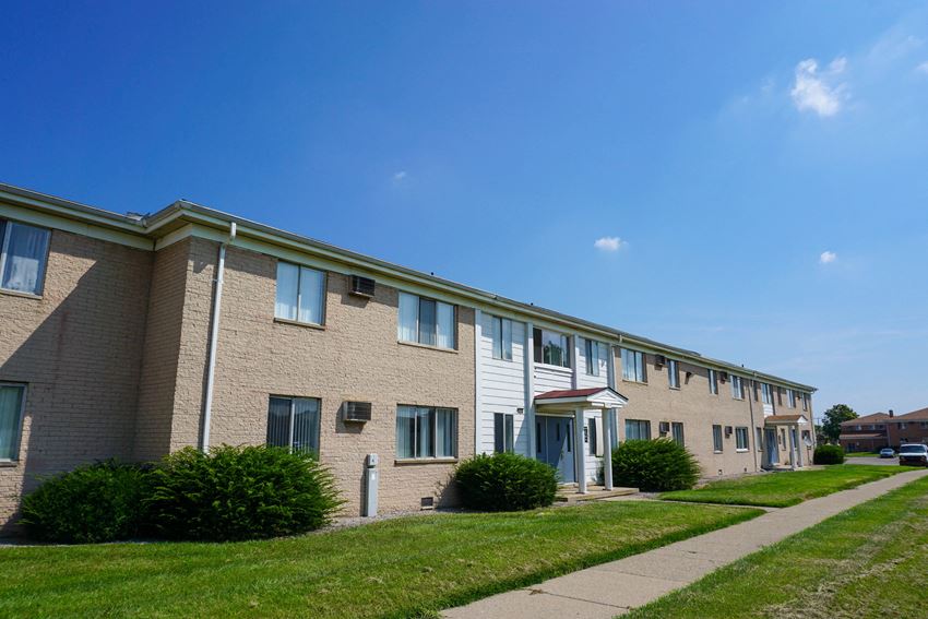 Building and sidewalk at Warren Manor in Warren, Michigan. - Photo Gallery