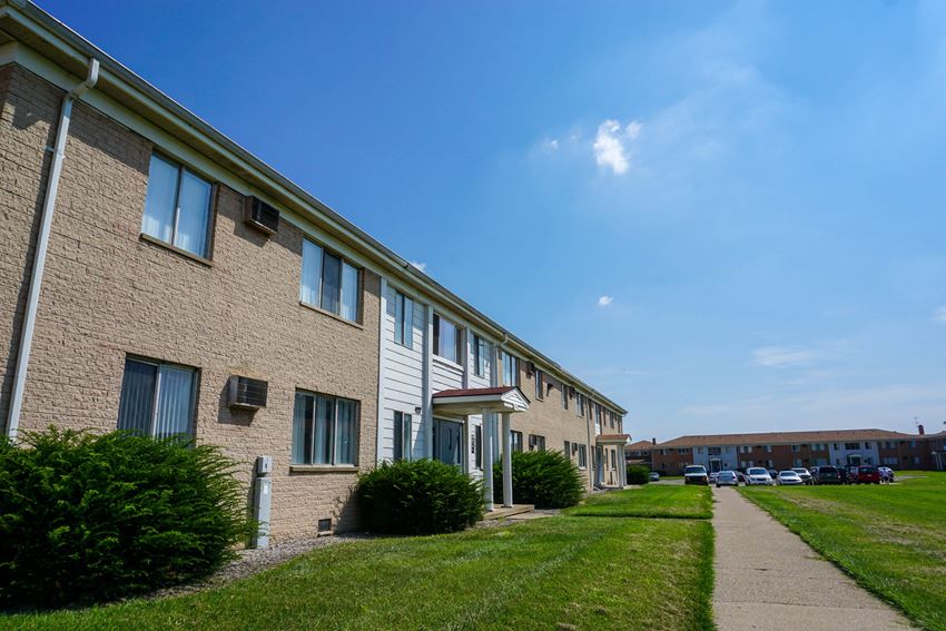Building and sidewalk at Warren Manor in Warren, Michigan. - Photo Gallery