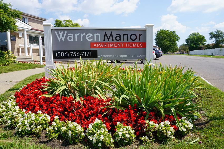 Warren Manor entrance sign, Warren Manor, Warren, Michigan - Photo Gallery 1