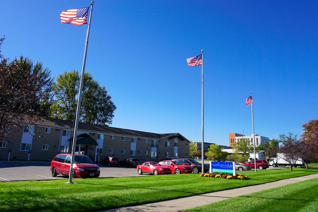 Entrance to Huntington Club Apartments, In Warren