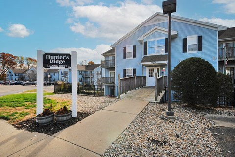 Apartments for lease in Kalamazoo, Michigan. Leases near Western Michigan University. Leases near WMU.