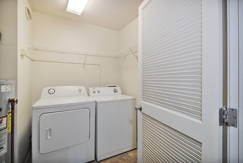 Apartments with in unit washer and dryers. Apartments with laundry in Kalamazoo. Apartments near me with laundry.