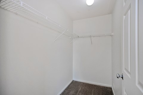 Apartments with large walk in closets near WMU. Apartments with large closets in Kalamazoo