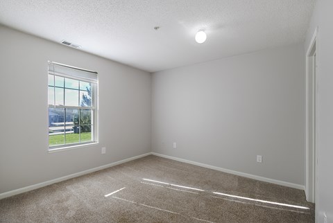 Bedrooms with walk in closets in Kalamazoo. Bedrooms for rent near WMU