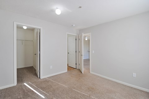 Apartments with large closets. Apartments close to WMU