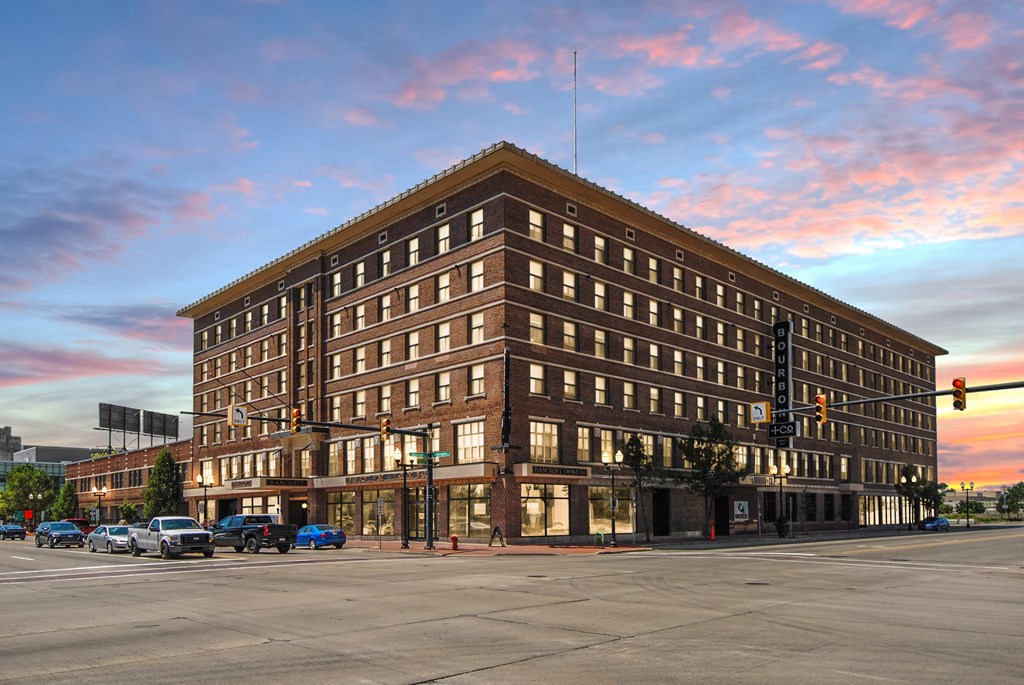 Bancroft Luxury Apartments Building. One Bedroom and Two Bedroom Apartments in Saginaw, MI